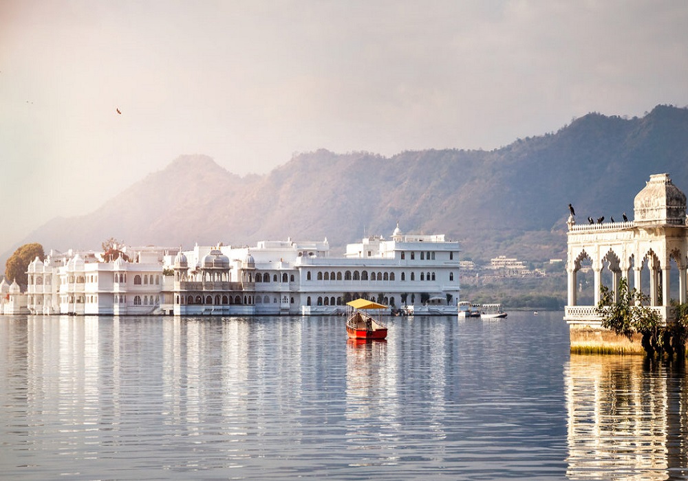 Lake Pichola hotel palace